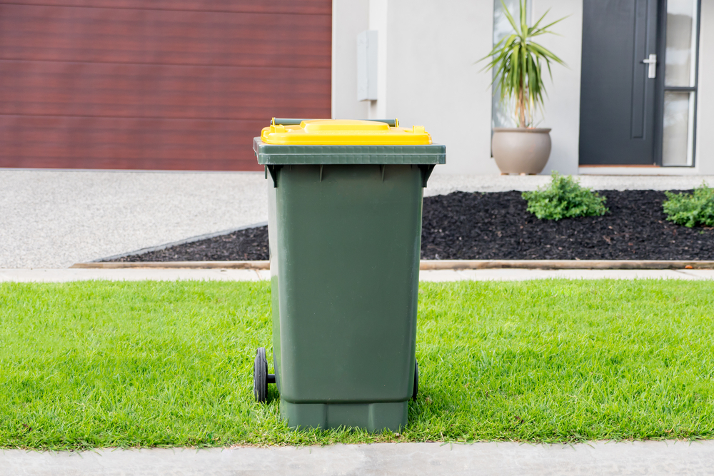 pubela in complex rezidential